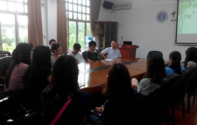 李江与学生分享诚信的重要性